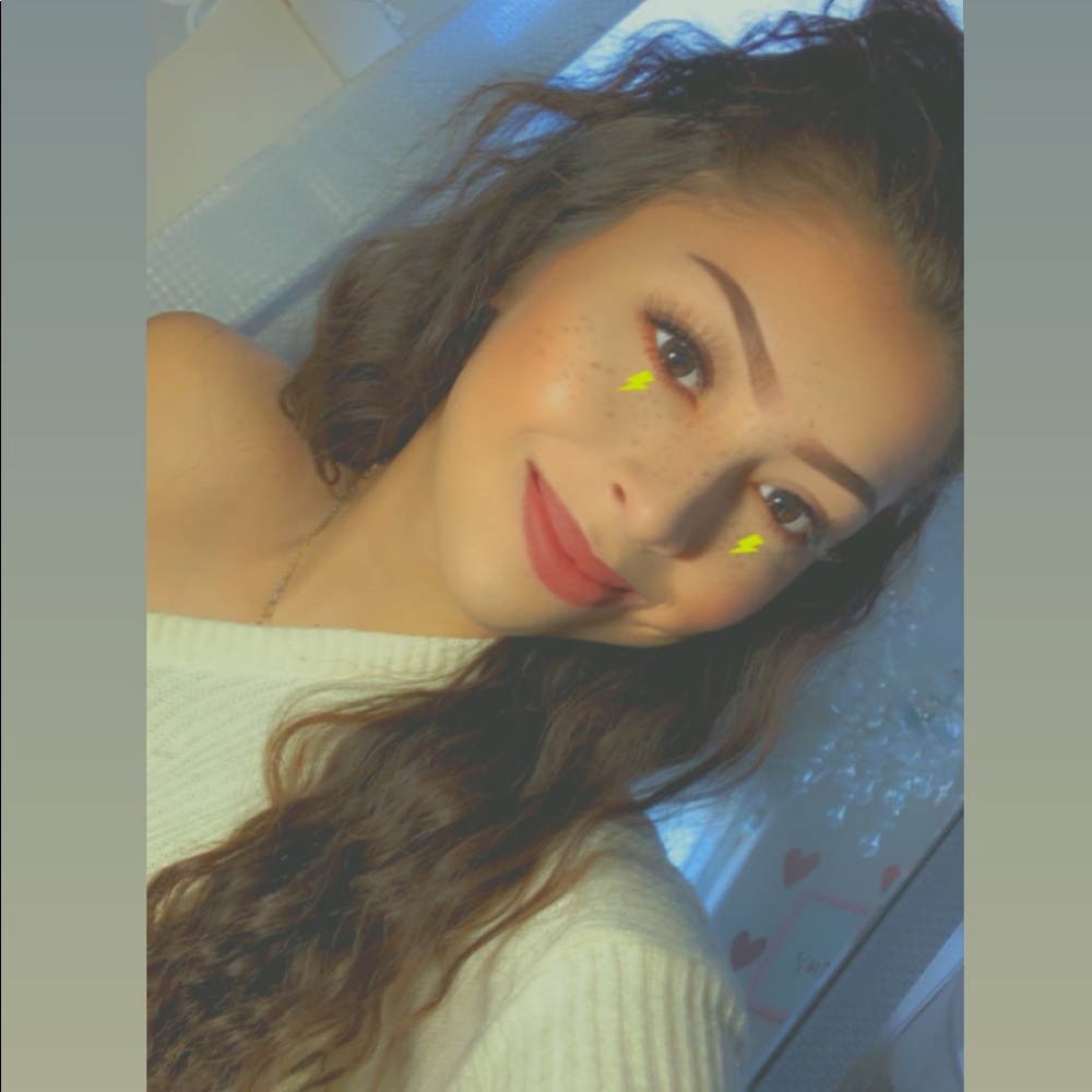 Meet your Posher, Elizabeth